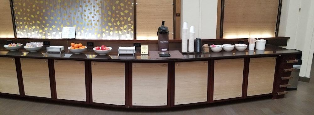 Country & By Radisson, San Carlos, Ca