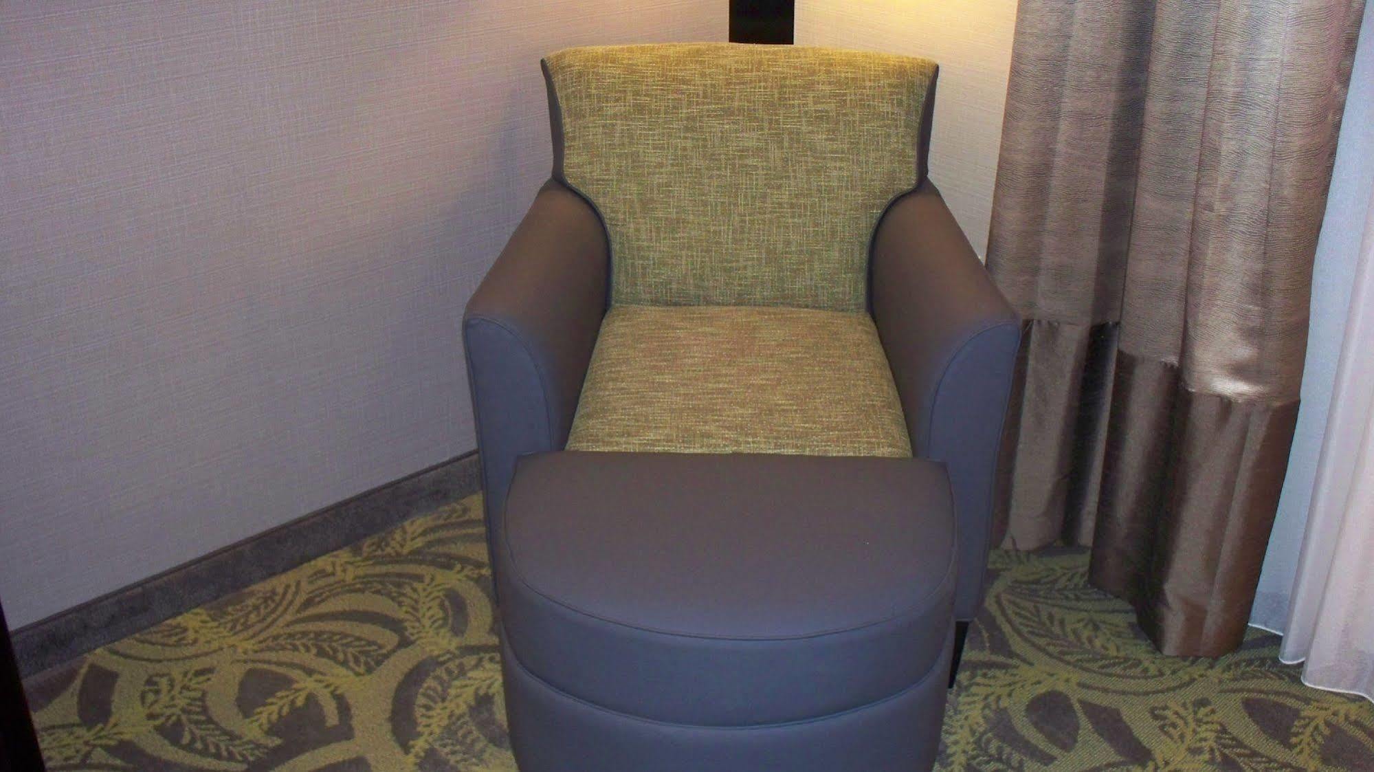 Country & By Radisson, San Carlos, Ca